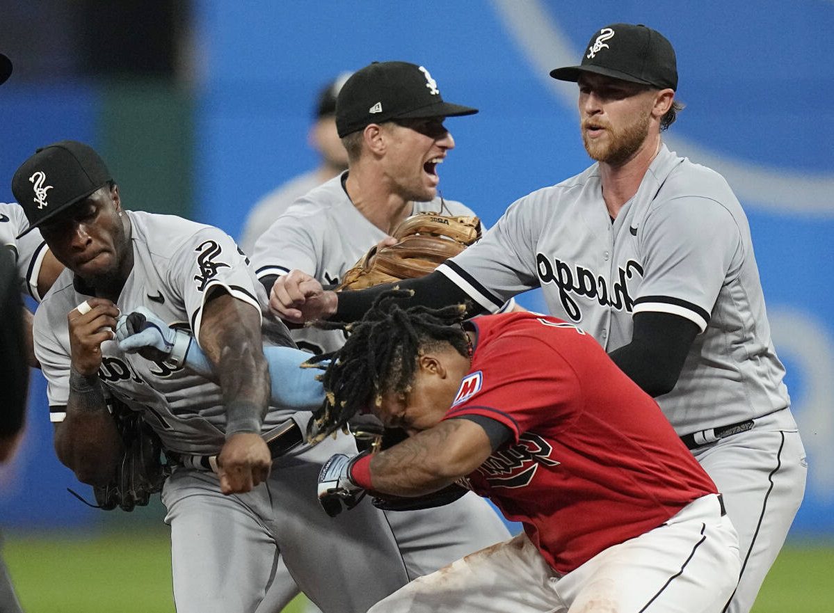 Baseball Brawl Drama The Dramatic Brawl Between Tim Anderson and Jose Ramirez (2)