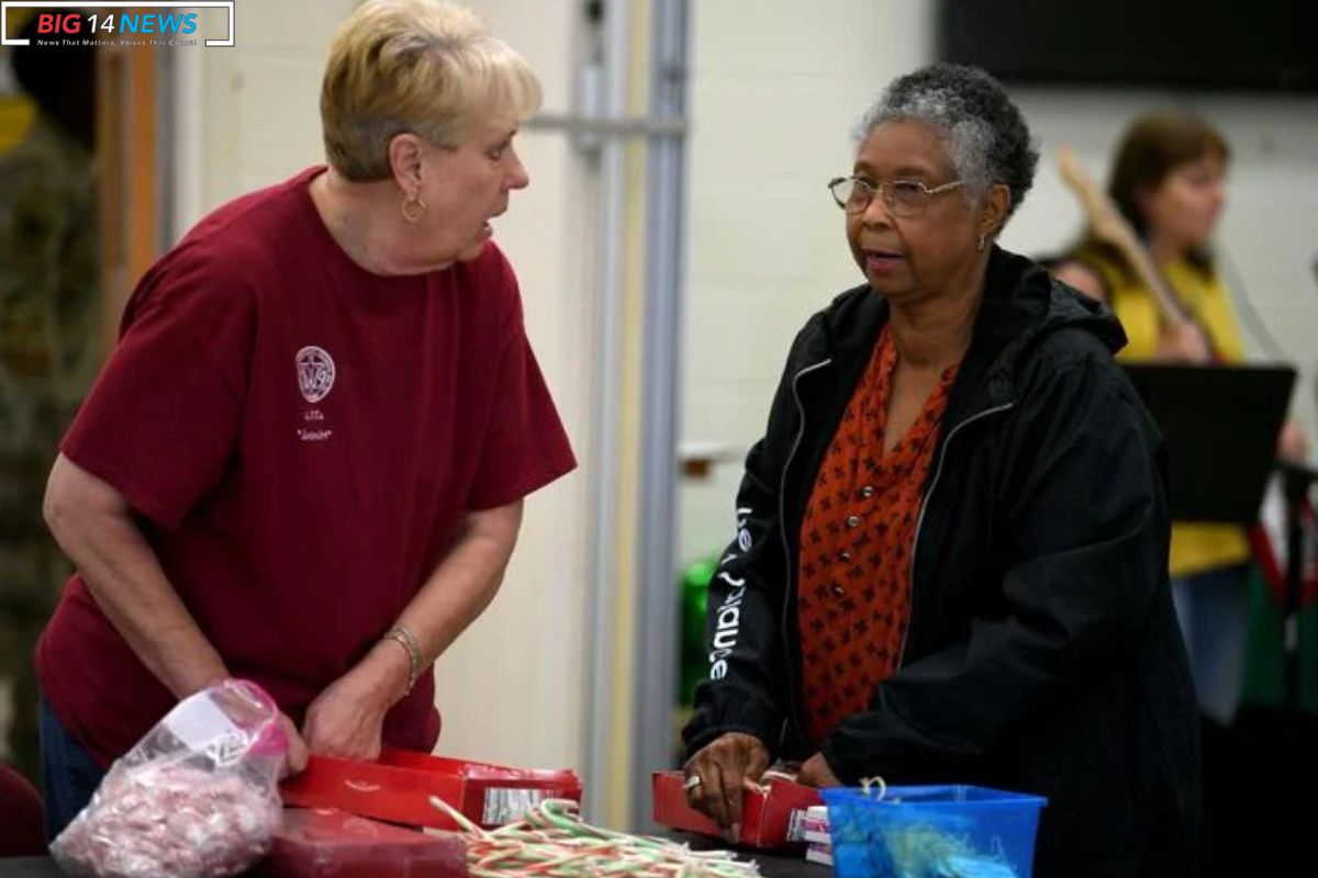 Bicentennial Chapel Spreads Holiday Cheer