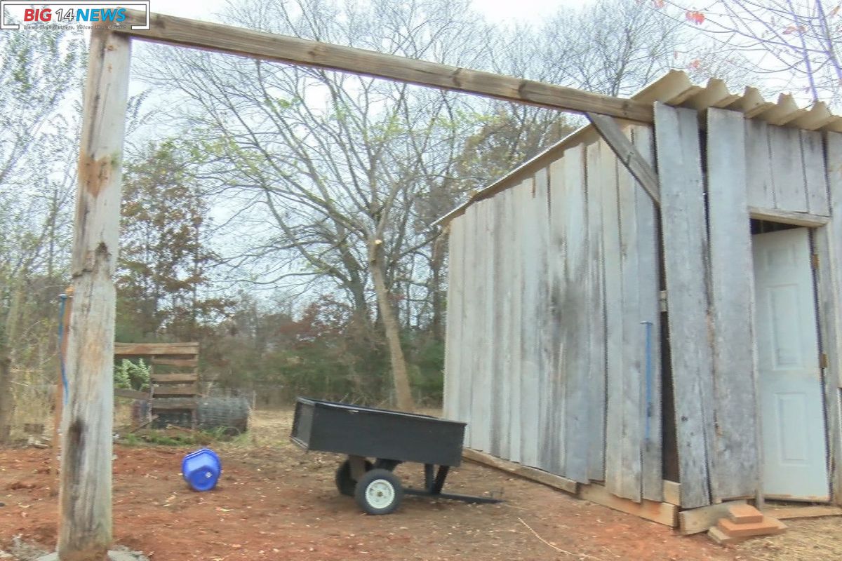 Shoals Students Rally to Rebuild Barn