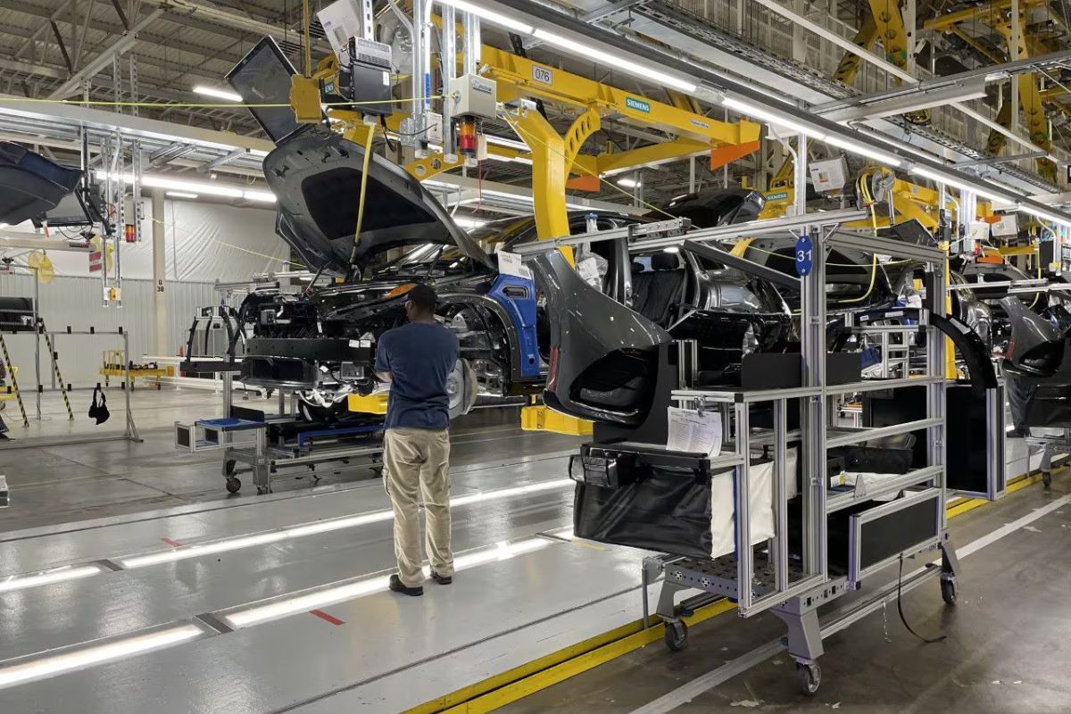 Majority Backs Union Alabama Mercedes Plant