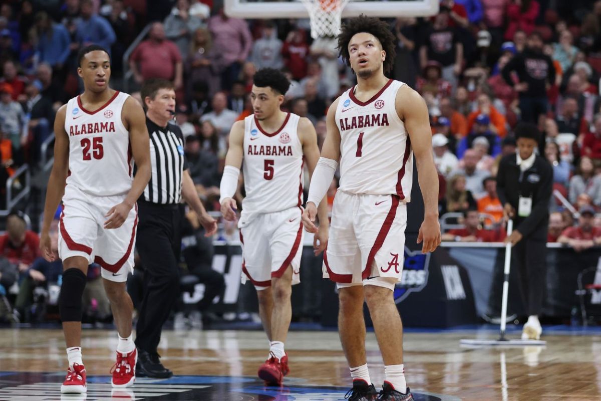 Alabama's Basketball Dominates Charleston