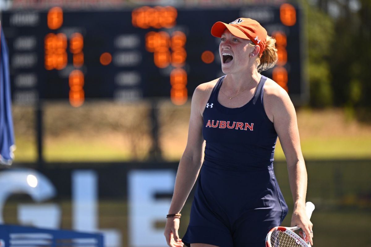 Auburn Tennis Dominates Arkansas