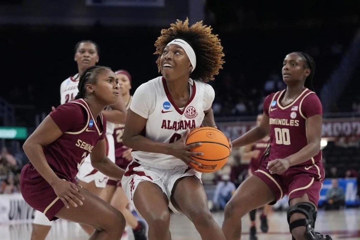 Freshman Cody Leads Women's Basketball