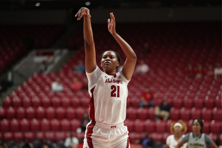 Freshman Cody Leads Women's Basketball