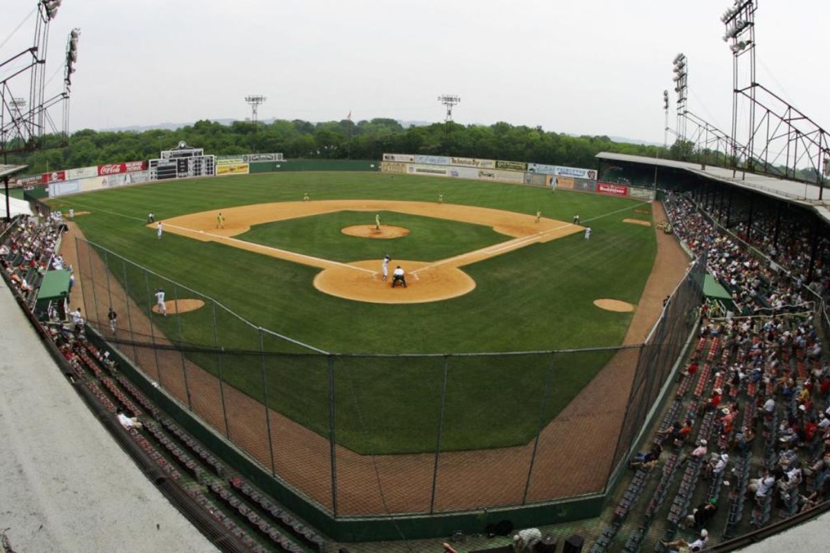 Willie Mays Set to Grace Rickwood Field Game